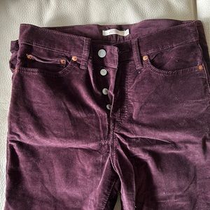 Levi’s wedgie skinny burgundy velvet size 28